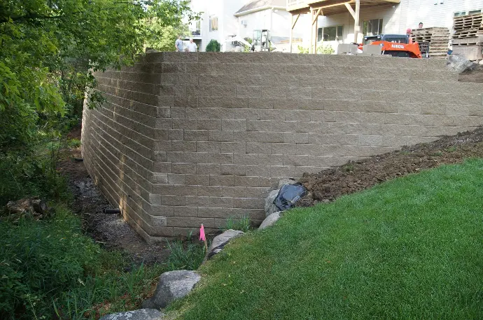 A freshly installed, custom-built natural stone retaining wall.